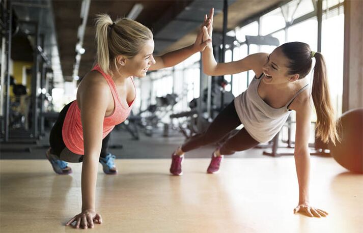 Entrenamiento cardiovascular y de fuerza.