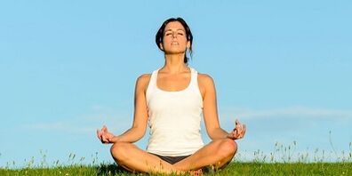 Técnica de realización de ejercicios para perder peso en el abdomen y los costados.